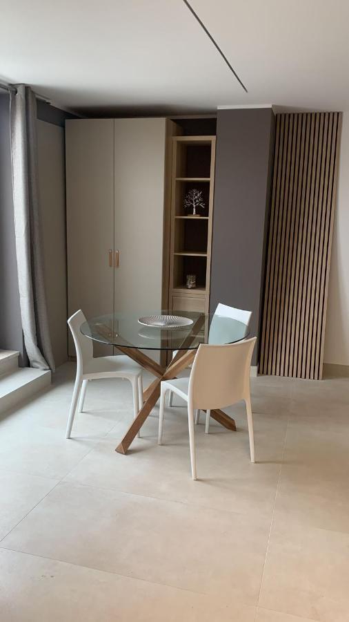 Apartment R39 Attic With Terrace And Private Parking Mailand